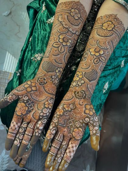 A slightly different angle of the full-arm non-bridal design, showing the beautiful symmetry.