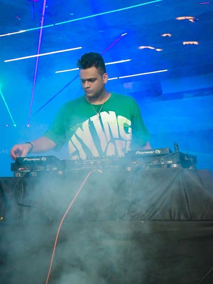 Behind The Decks photo 11