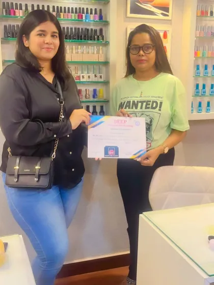 A big congratulations to Shraddha on successfully completing her nail art and extensions course.