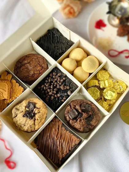 A closer look at the 'Sibling Love' Rakhi Hamper. It's a party in a box with brownies, cookies, brookies, and chocolates.
