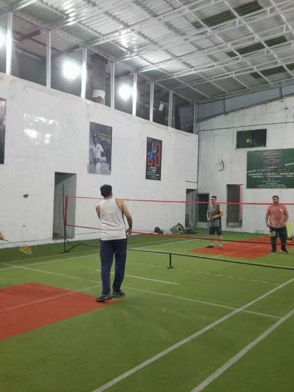 Perfecting smashes with your friends. That's what practice is for.