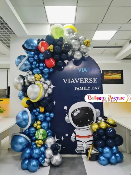 An astronaut-themed balloon decoration for a corporate family day event. This shows that the space theme is versatile and great for more than just birthdays.
