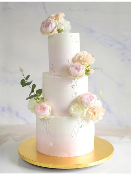 Elegant Wedding & Engagement Cakes photo 21