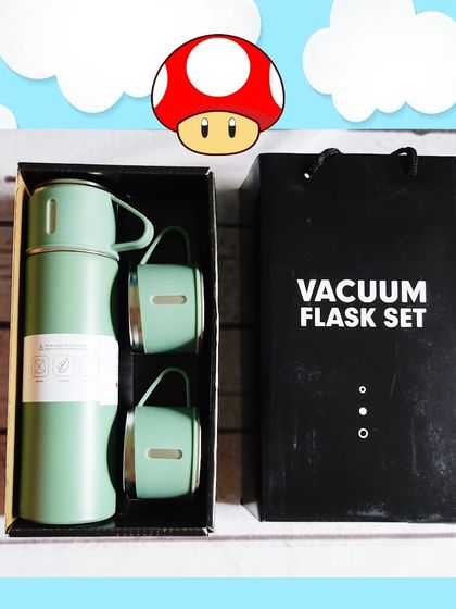 The vacuum flask set itself includes a 500ml flask and two matching cups, all presented in a sleek black gift box.