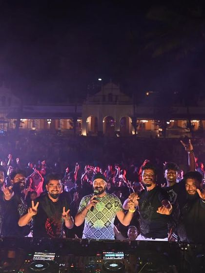 A shot of the massive crowd at our Christmas bash at Bowring Club, Bangalore, with the full band on stage.