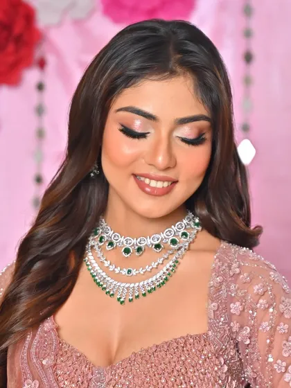 Soft, dreamy, and oh-so-glamorous. Another angle of the masterclass look, showing the beautifully blended eyeshadow.