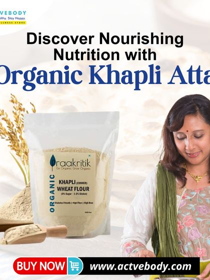 Discover nourishing nutrition with Organic Khapli Atta. This image shows a woman with a pack of Praakritik Khapli Wheat Flour, highlighting this ancient grain as a fiber-rich choice for a healthier lifestyle.
