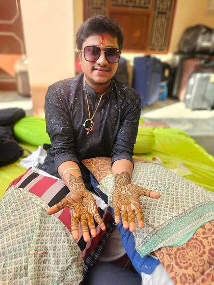 A clear view of the groom's completed palm designs. This kind of detailed work is perfect for wedding photography and makes a lasting impression.