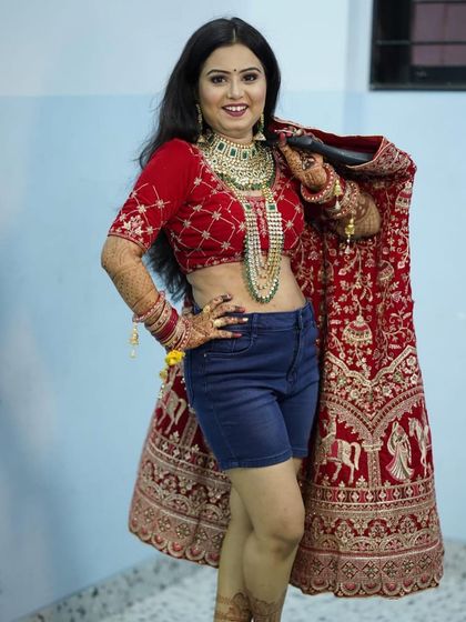 Classic Red & Gold Bridal Looks photo 23