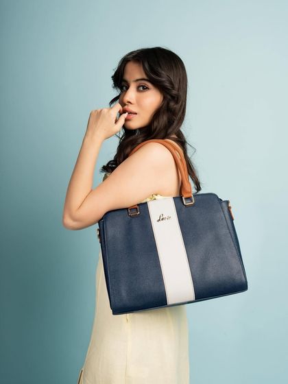 This profile shot for Lavie offers another angle of the product, highlighting its shape and strap details in a dynamic and engaging way.