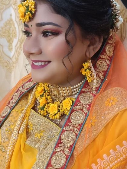 Vibrant Haldi & Mehendi Looks photo 9