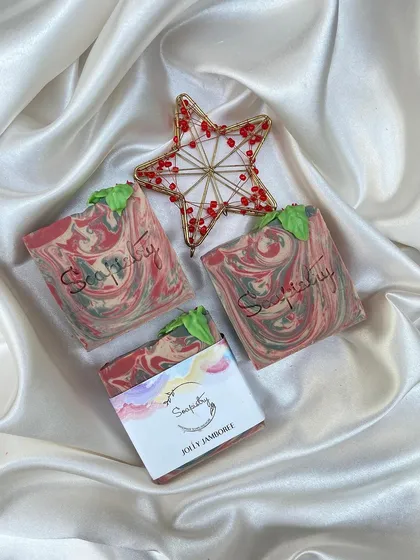 My full Christmas collection! From Santa faces and candy canes to mistletoe and holly, these festive soaps are perfect for gifting or just treating yourself.