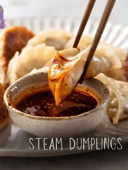 Classic steam dumplings, perfect for a light snack or an appetizer.