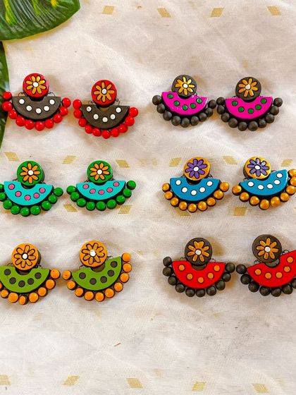 A duplicate image of the semi-circular floral studs.