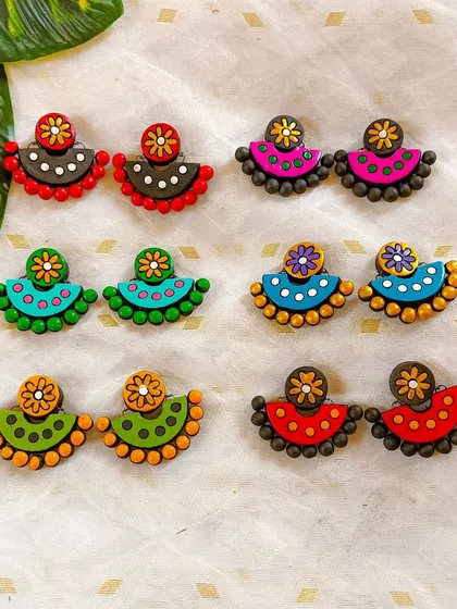 A duplicate image of the semi-circular floral studs.