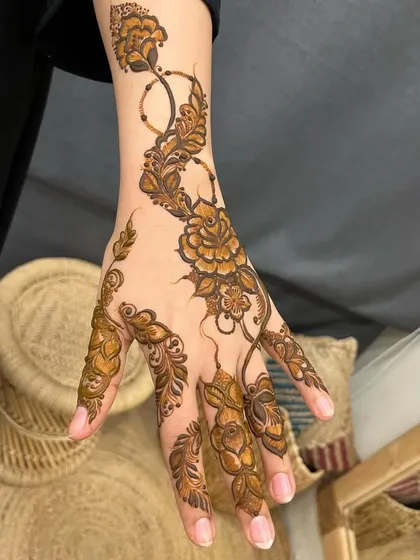 I love the elegance of a modern Arabic mehendi design. This flowing floral vine is perfect for a party guest who wants a design that is both bold and beautiful.