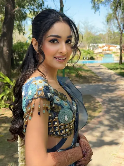 Breaking the monotony of yellow for Haldi with this fresh look in blue. A pop of color can be magical, and this vibrant yet soft look is proof.