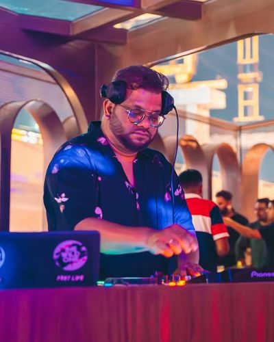 DJ Performance