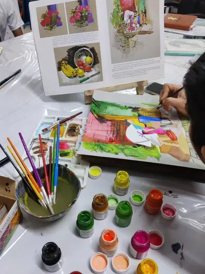 Follow a student as she creates a figurative painting using poster colors, capturing a scene from daily life with a unique style.