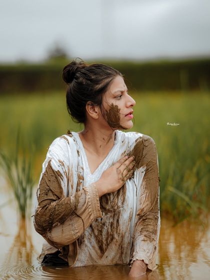 Another perspective from the paddy field shoot, showing the model interacting with the environment. It's a story of returning to nature.