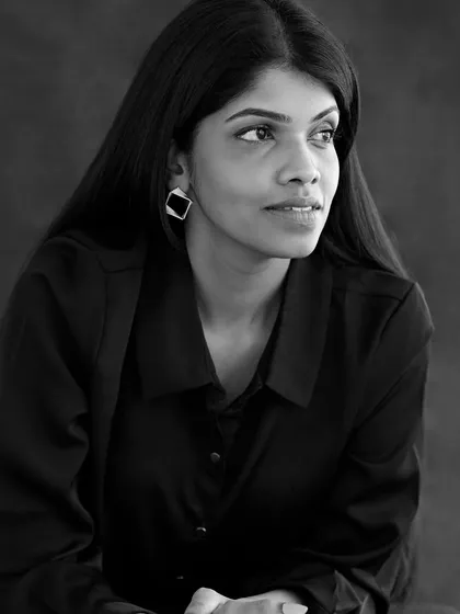 The same session, but in black and white. This style strips away distractions and focuses on emotion and form, creating a timeless and soulful portrait that I absolutely love to shoot.