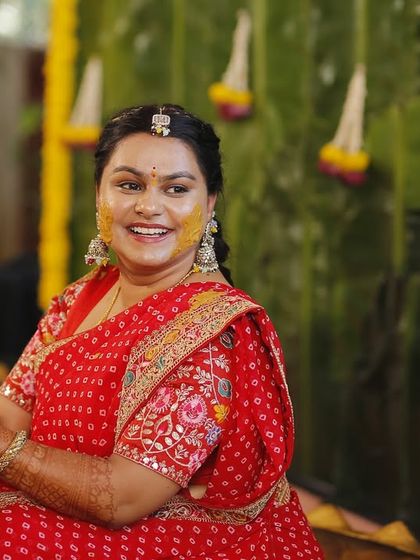Another joyful shot from the Haldi ceremony. The bride's smile is the best accessory to the natural makeup look.