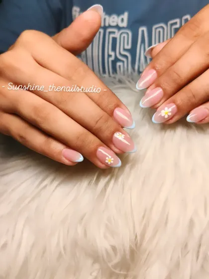 A different angle of the cute daisy and blue French tip design.
