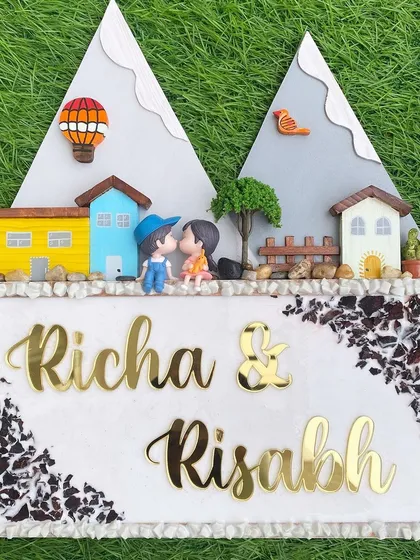This nameplate holds a beautiful story. I preserved the petals from this couple's wedding garlands in resin, creating a sparkling border around their names. It’s a unique way to turn a housewarming gift into a cherished keepsake, blending memories with mountain and hot air balloon miniatures.