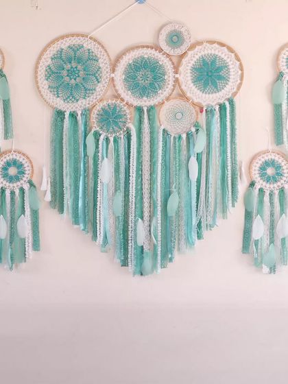 This mint green color never fails to amaze us. Here is a full set, including a large cluster dreamcatcher and smaller matching pieces, creating a soothing and calming wall mural.