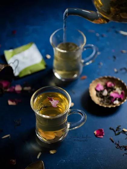 Here, I used dramatic lighting to create a moody and serene atmosphere for this Kashmiri Kahwa tea. Capturing the delicate pour and the rich color against a dark backdrop makes the image feel warm and inviting, telling a story of tradition and comfort.