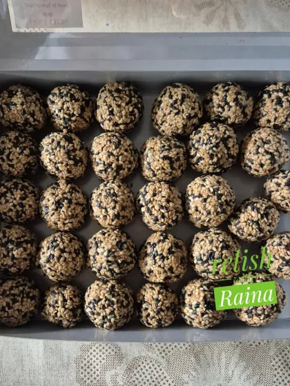 A box of my winter special Til Laddoos, made with a mix of black and white unpolished sesame seeds and jaggery. These are not only delicious but also a great source of calcium, especially beneficial during colder months.