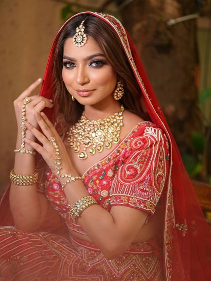 A perfect portrait of a bride in a traditional red lehenga. The look is completed with my rental kundan jewellery set, including a statement necklace, maang tikka, and hathphool.