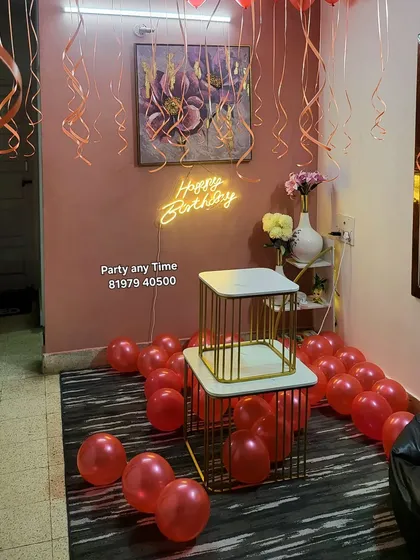 Another view of the red balloon room surprise setup.