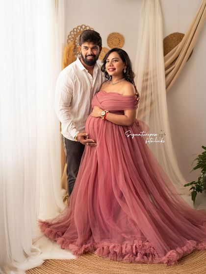 This portrait captures the couple's direct and happy gaze, sharing their excitement with the world.