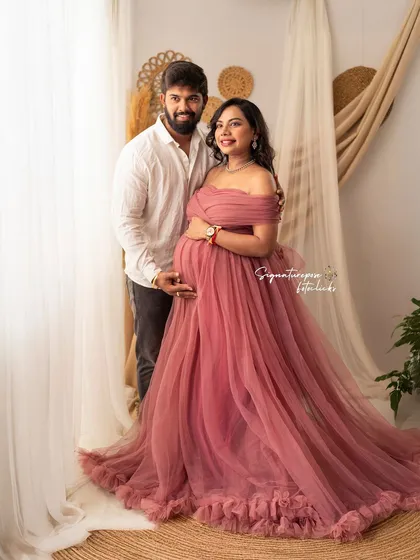 This portrait captures the couple's direct and happy gaze, sharing their excitement with the world.