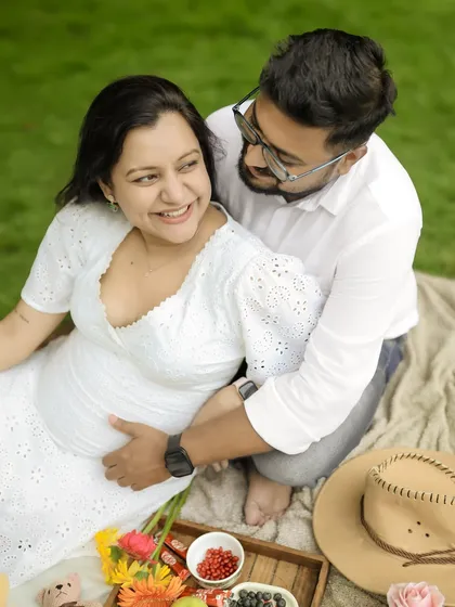 An outdoor maternity photoshoot feels so natural and relaxed. We had a lovely picnic setup for this session, capturing candid smiles and the happy anticipation of the parents-to-be in a beautiful park.