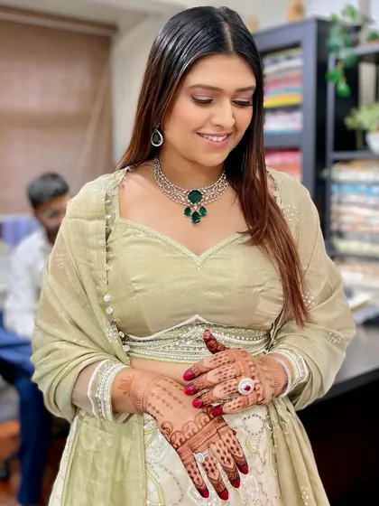 Showing off her beautiful henna and simple, elegant makeup. This look is perfect for a guest who wants to look put-together without being over the top.
