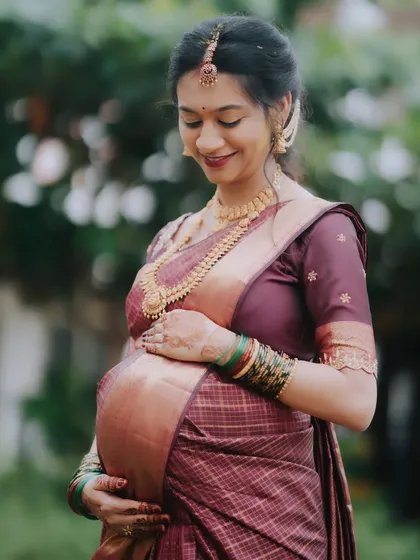 For Chandana's Seemantha, I created a gentle and radiant look. The focus was on fresh, dewy skin to enhance her natural pregnancy glow, keeping the makeup light and comfortable for the special ceremony.