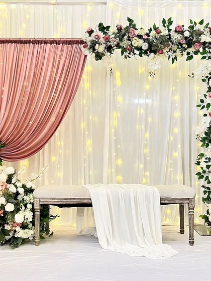 This asymmetrical floral arch paired with a soft pink drape and a backdrop of fairy lights offers a romantic and modern aesthetic. It’s a versatile design that works beautifully for engagements, receptions, or even anniversaries.