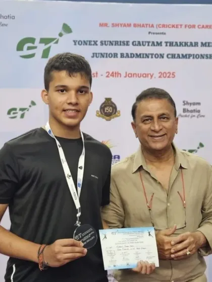Vikrant Negi meets cricket legend Sunil Gavaskar during the Gautam Thakkar Memorial tournament. A memorable moment for our young athlete.
