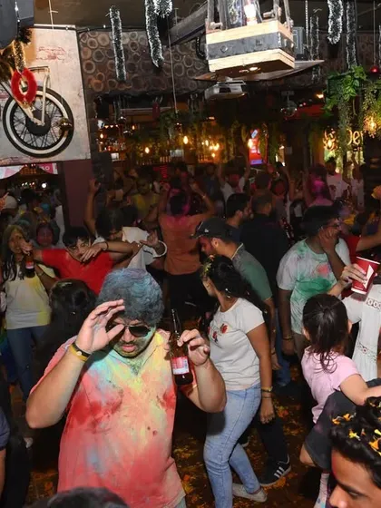 The crowd at the Brew House Cafe Holi party was just incredible. It's moments like these, with everyone dancing together, that make these events so special.