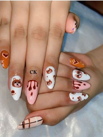 A full view of the adorable teddy bear themed nail art.