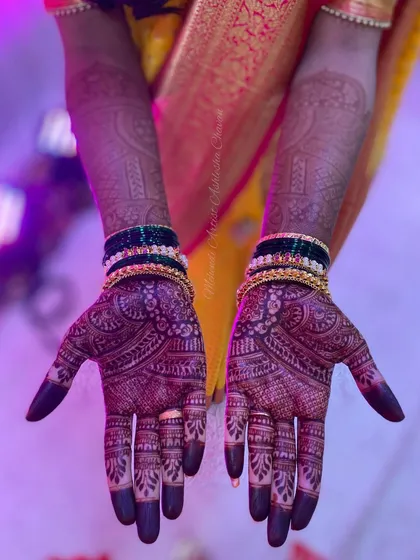 Stain goals. The beautiful, dark stain of a bridal mehendi, perfectly complementing the bride's attire.