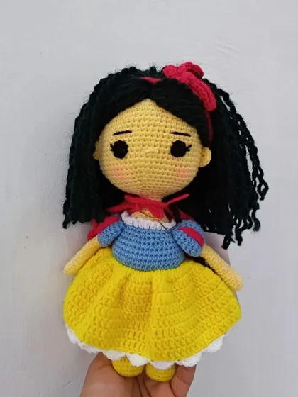 Here is my crochet version of Snow White, complete with her black hair, red bow, and iconic dress. A perfect gift for any Disney fan.