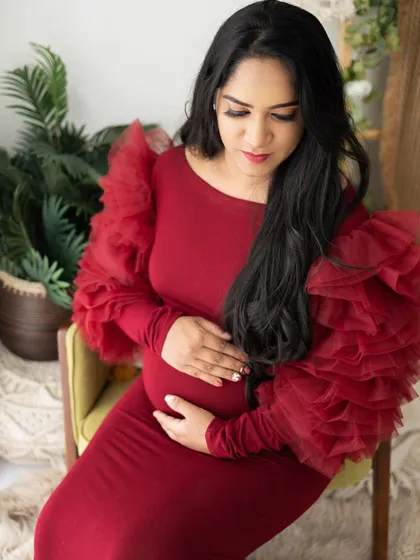 A close up on the soft glam maternity makeup. I used warm tones on the eyes and a natural lip color to keep the focus on her joyful expression.