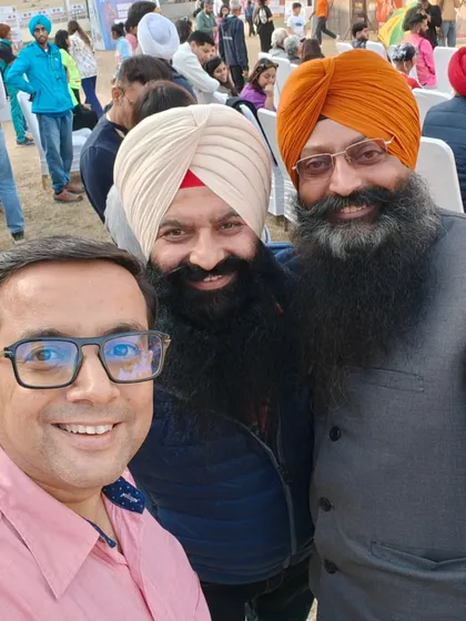 A selfie with fellow Sikh runners. The sense of brotherhood and community was strong.
