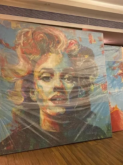 Here are several large-scale Marilyn Monroe canvases wrapped and ready for delivery. It is always a great feeling to see these pieces head off to their new homes. We even reuse the bubble wrap to be more sustainable.