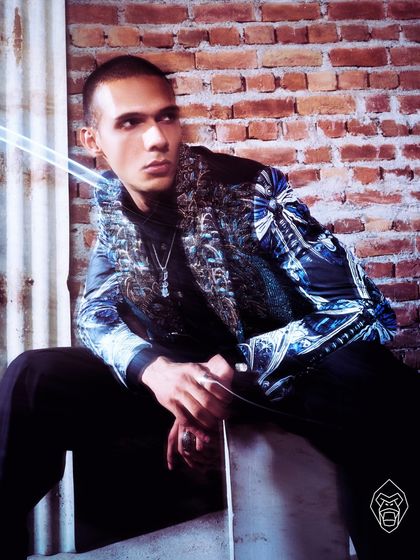 Intricately crafted, the butterfly motif anchors this look. It's a bold, fluid, and unforgettable fusion of print, texture, and embellishment.