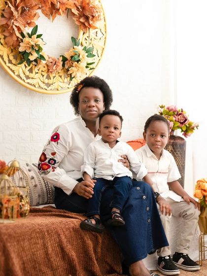 A beautiful portrait of a mother and her two boys. The warm, autumnal colors of the set create a cozy and loving atmosphere.