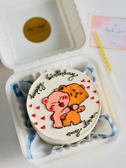 A heartwarming "happy birthday my love" bento cake, featuring two cartoon bears hugging. This is a perfect example of a cute and romantic custom illustration.